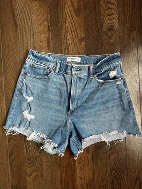 Abercrombie & Fitch denim Curve Love high rise 4” mom shorts